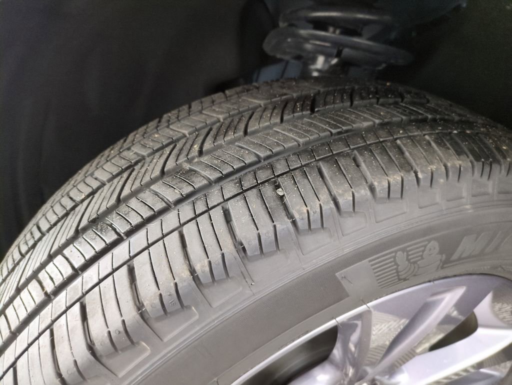 Used 2025 Ford Explorer Active w/ Active Comfort Package AWD/4WD image 31