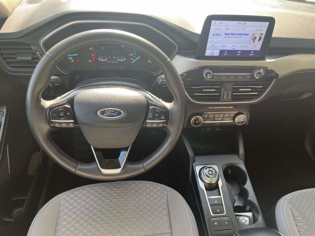 Used 2022 Ford Escape SE w/ SE Sport Appearance Package AWD/4WD image 2