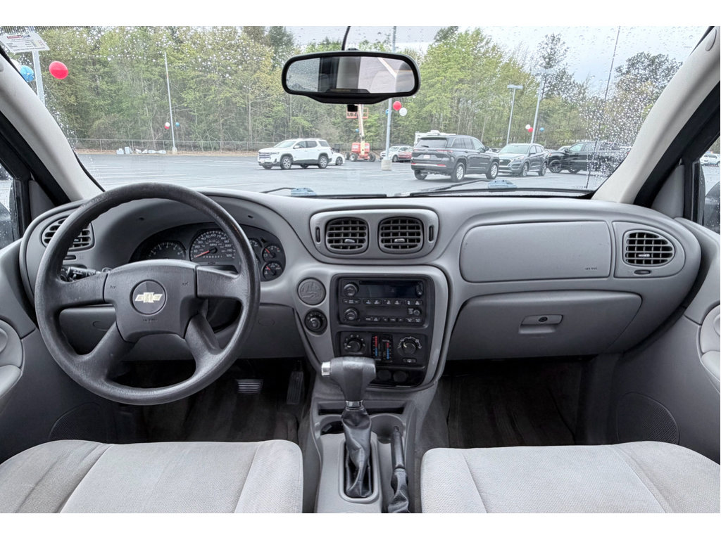 Used 2008 Chevrolet TrailBlazer 2WD w/ Smoker's Package image 10