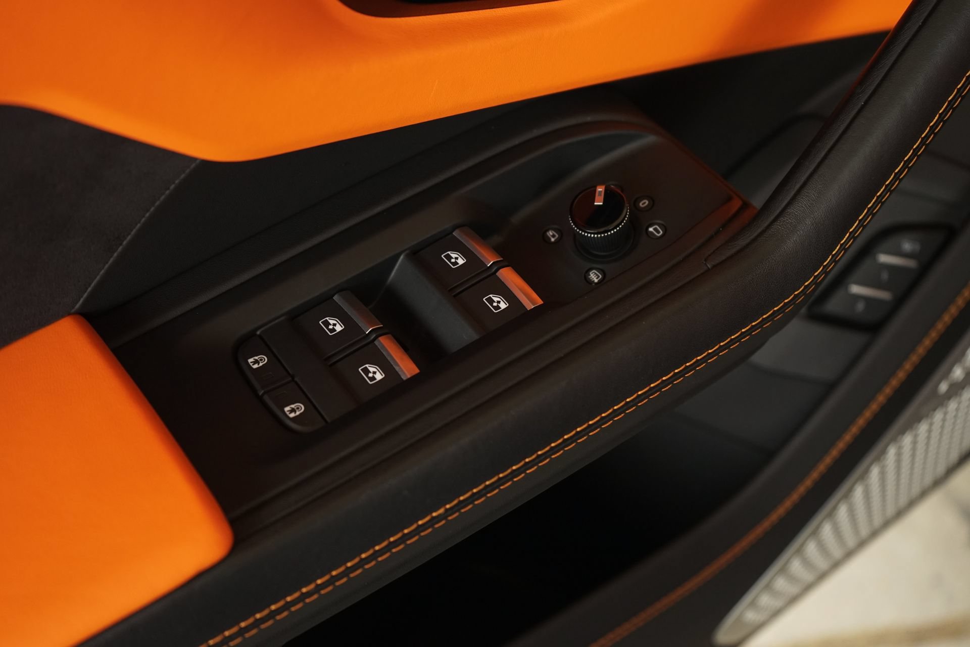 Used 2022 Lamborghini Urus AWD/4WD image 26