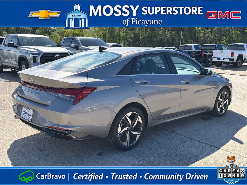 Used 2023 Hyundai Elantra Limited w/ Preferred Accessory Package FWD image 6