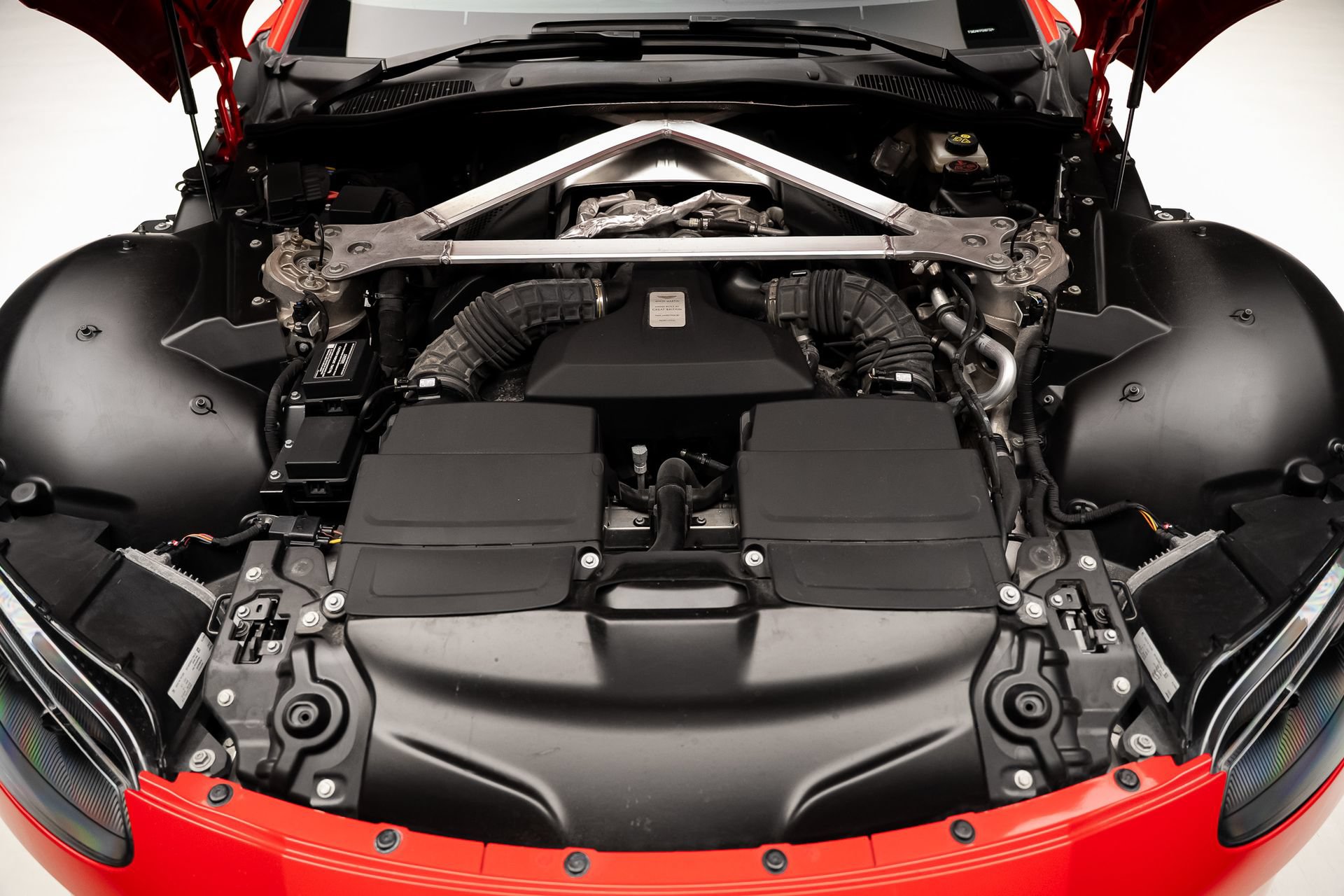 Used 2023 Aston Martin V8 Vantage Coupe RWD image 63