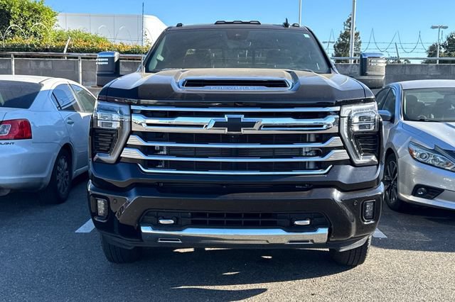 Used 2024 Chevrolet Silverado 3500 High Country w/ High Country Premium Package AWD/4WD image 3