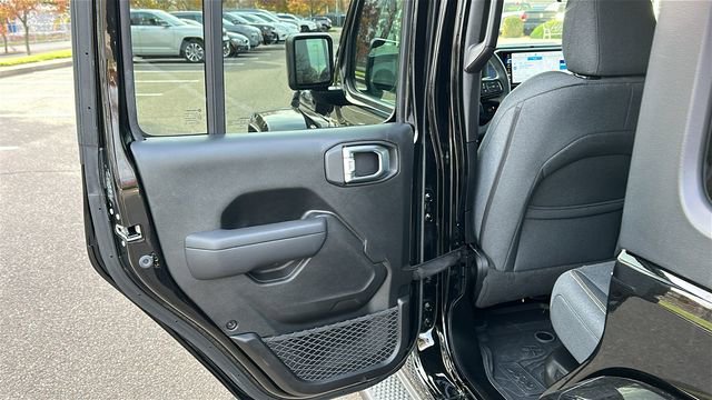 Used 2024 Jeep Wrangler Unlimited w/ Convenience Group AWD/4WD image 22