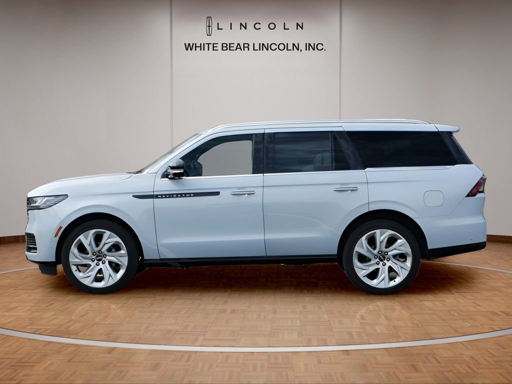 Used 2025 Lincoln Navigator Black Label image 8