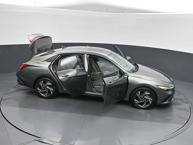 Used 2025 Hyundai Elantra SEL FWD image 51