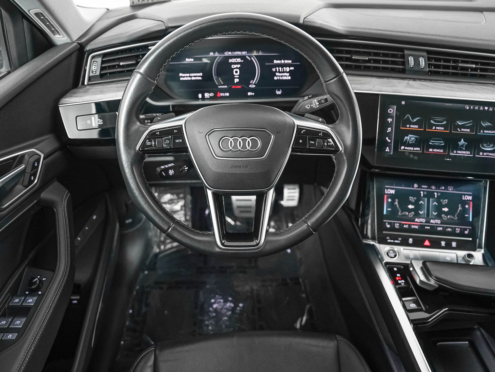 Used 2022 Audi e-tron Premium Plus w/ Premium Plus Package AWD/4WD image 11