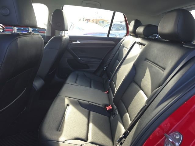 Used 2018 Volkswagen Golf SE image 20