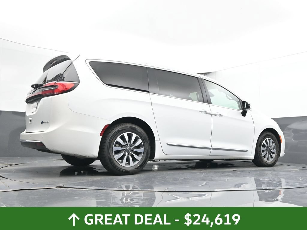 Used 2023 Chrysler Pacifica Limited FWD image 47