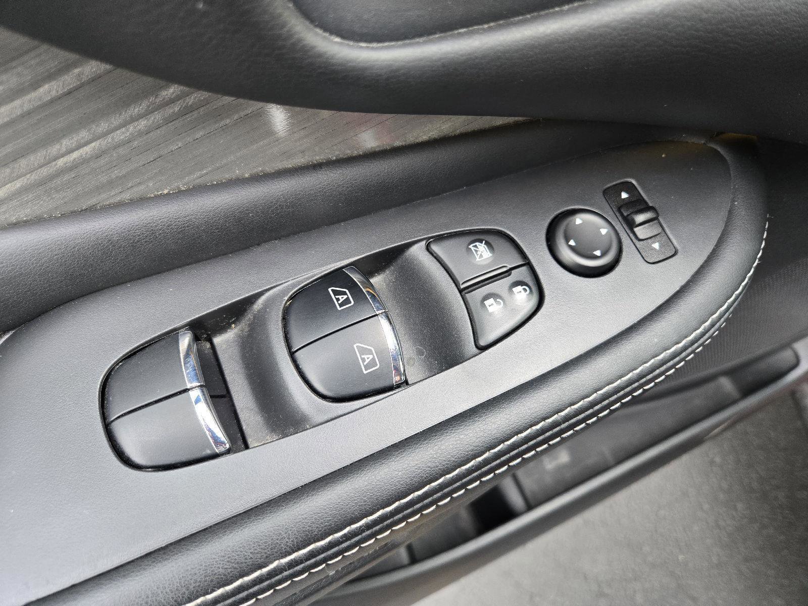 Used 2015 Nissan Murano SL w/ SL Technology Package FWD image 15