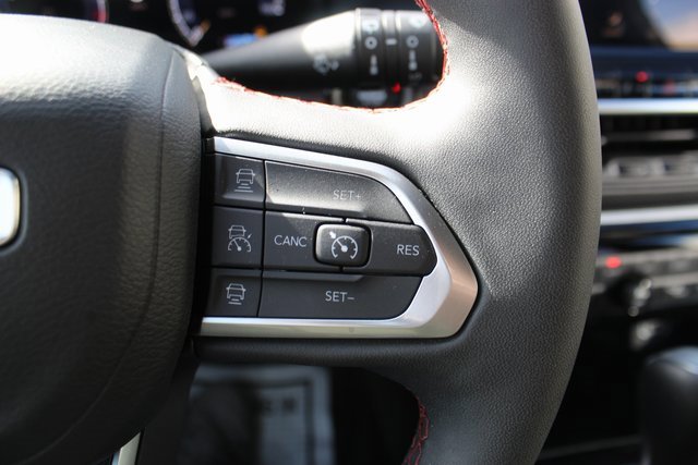 Used 2025 Jeep Compass Trailhawk w/ Trailhawk Elite Group image 17