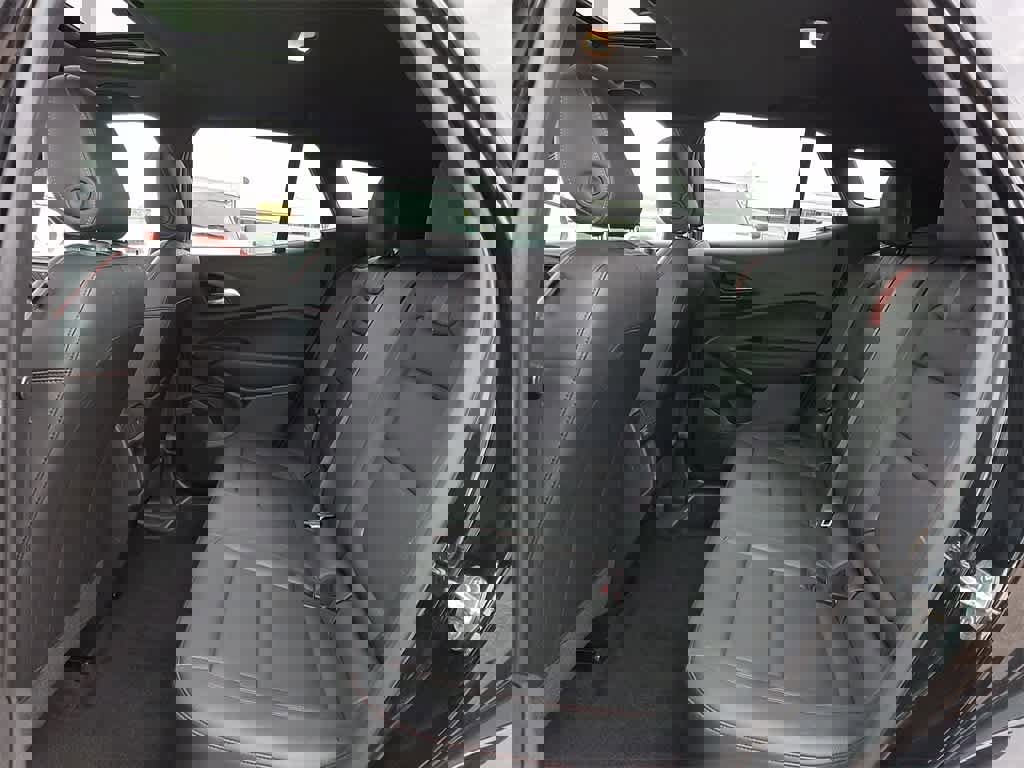 Used 2024 Chevrolet Trax RS w/ Sunroof Package image 9