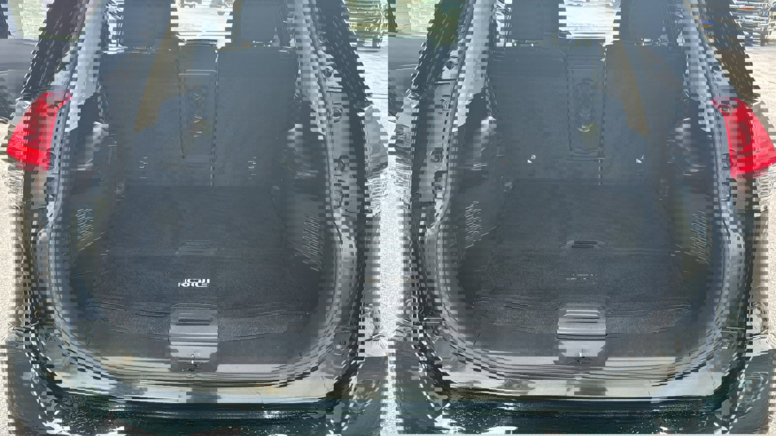 Used 2018 Nissan Rogue SV w/ Premium Package image 23