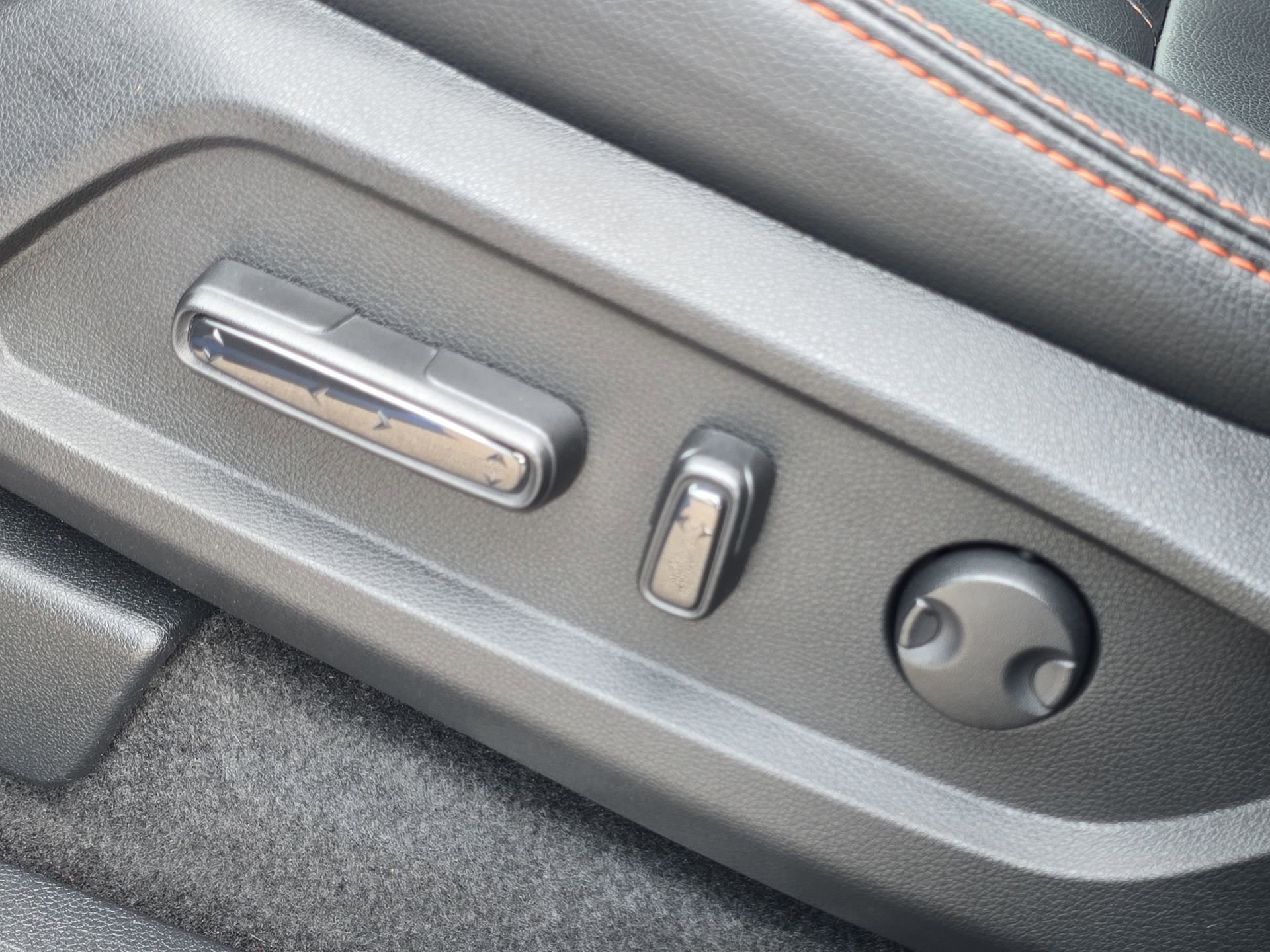 Used 2025 Honda Pilot TrailSport image 12