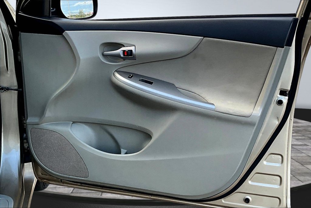Used 2011 Toyota Corolla LE FWD image 28
