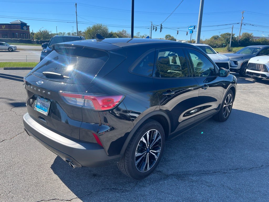 Used 2022 Ford Escape SE w/ SE Sport Appearance Package FWD image 3