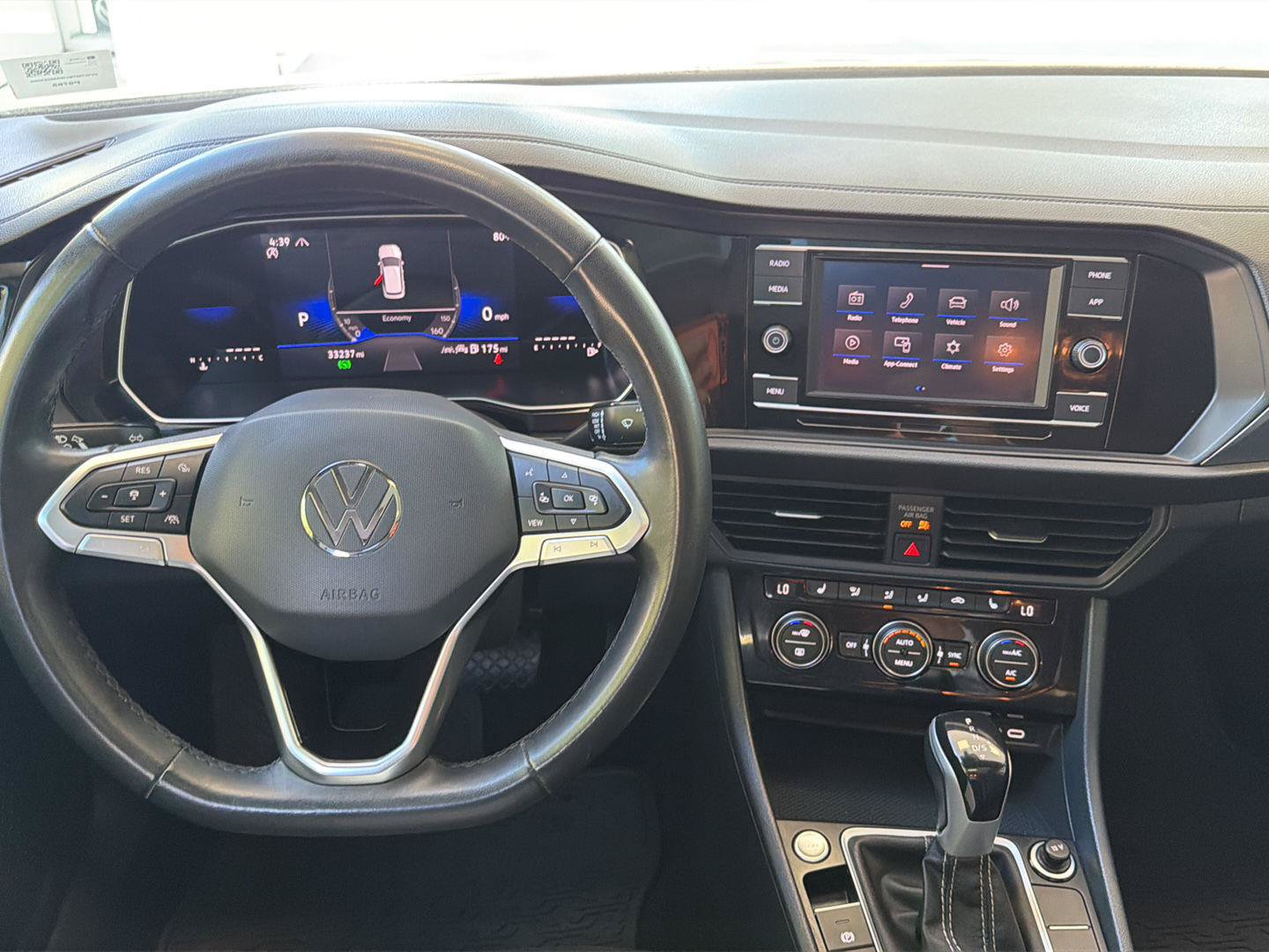 Certified 2024 Volkswagen Jetta SE w/ Panoramic Sunroof Package FWD image 19