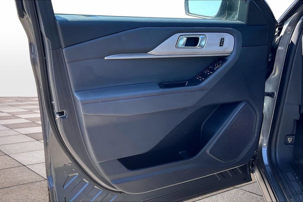 Certified 2025 Ford Explorer Active RWD image 22