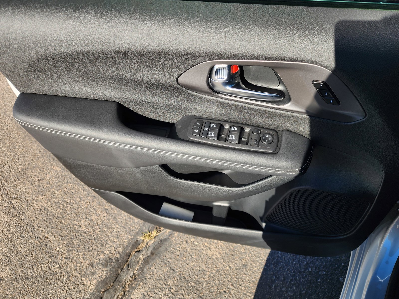 New 2026 Chrysler Pacifica Select FWD image 17