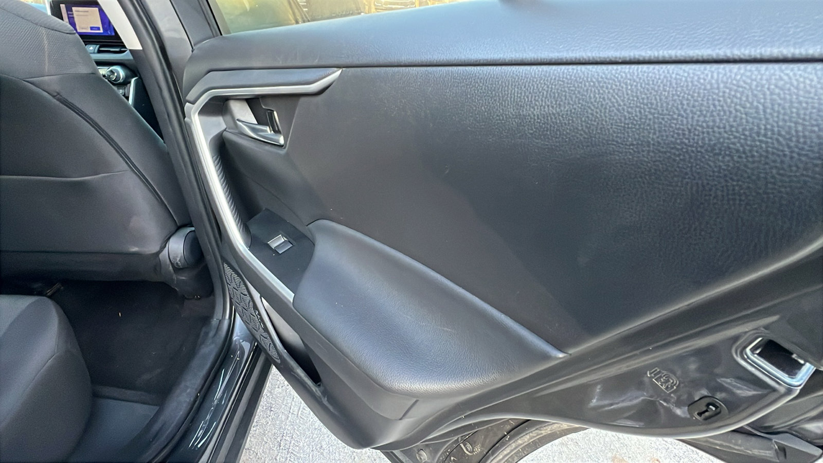 Used 2023 Toyota RAV4 XLE image 21