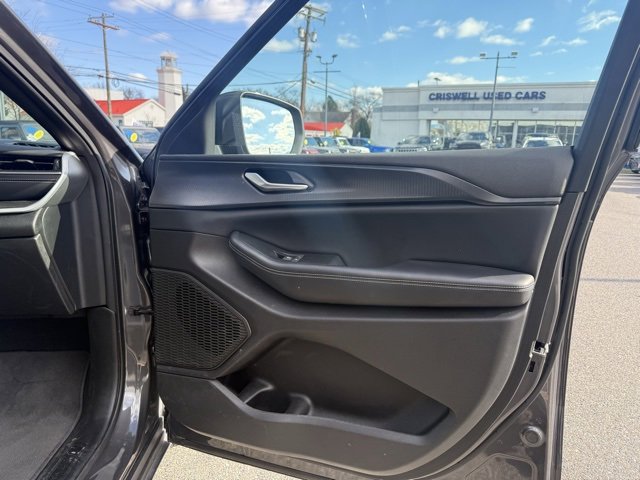 Certified 2024 Jeep Grand Cherokee L Laredo image 32