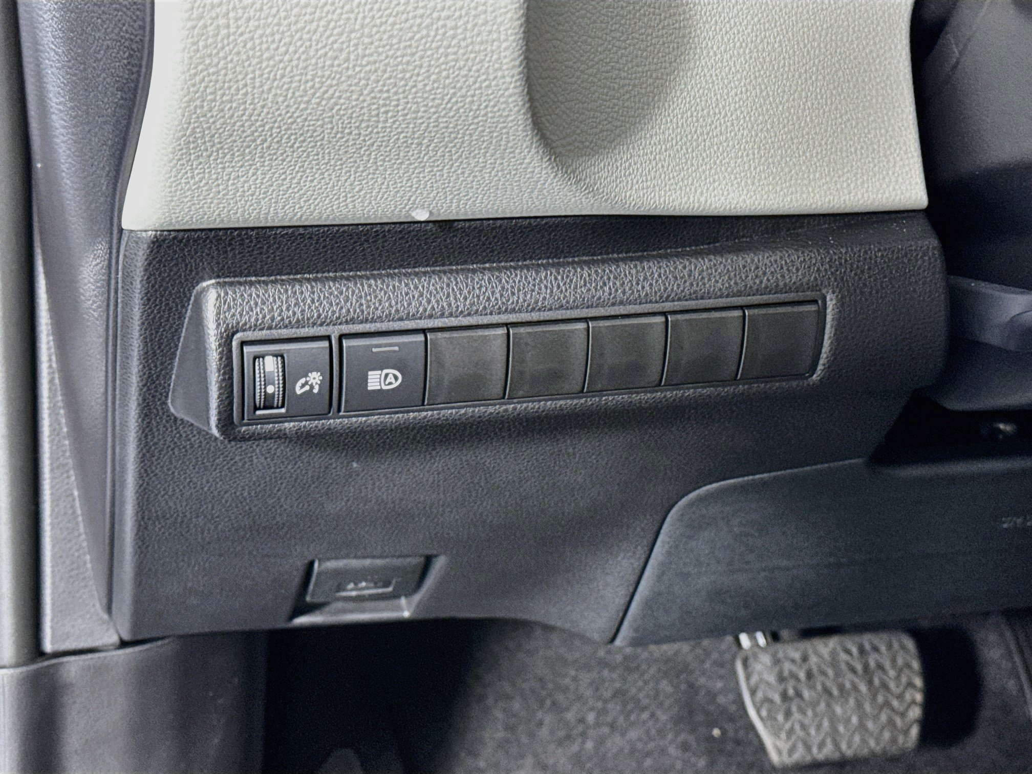 Used 2026 Toyota Corolla LE w/ LE Premium Package FWD image 10