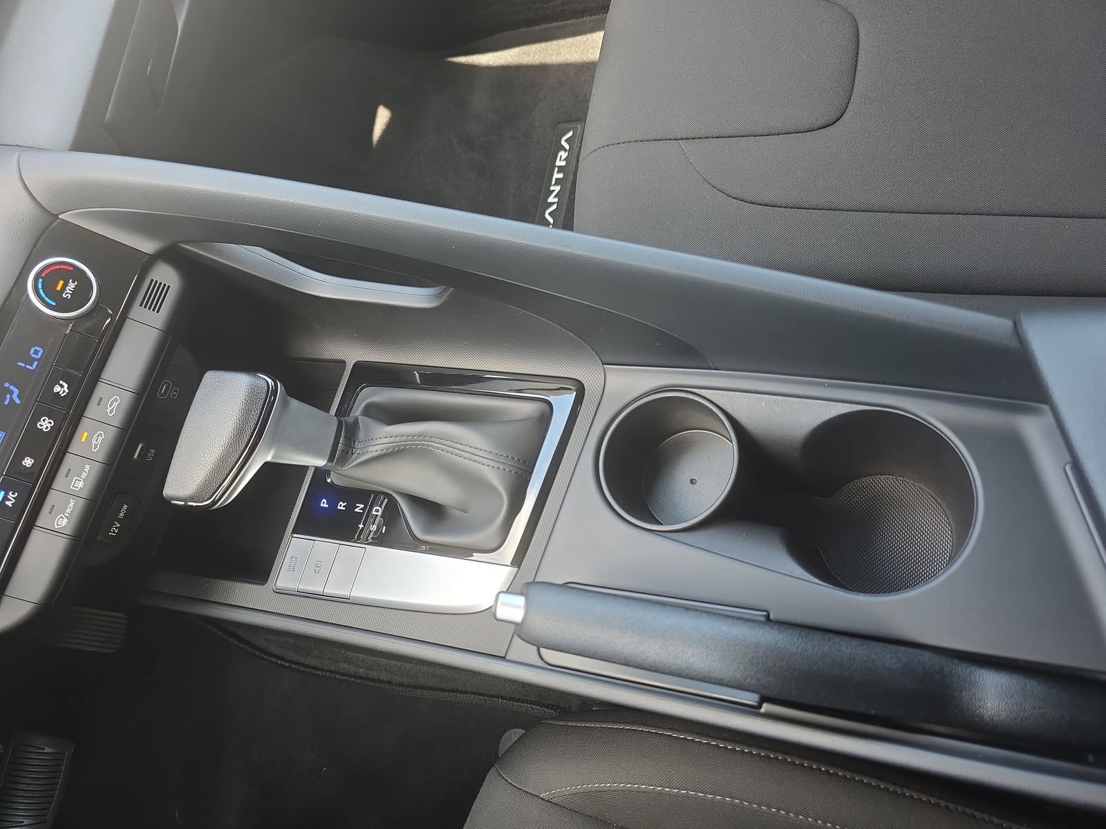 Used 2024 Hyundai Elantra SEL FWD image 25