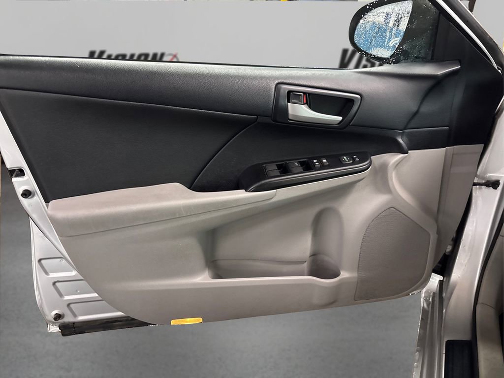 Used 2014 Toyota Camry LE image 23