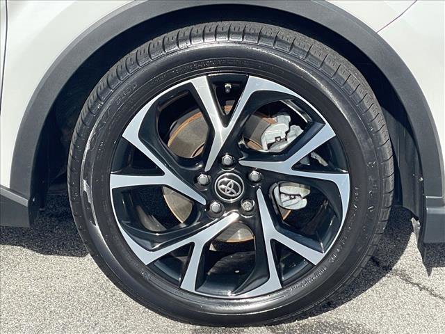 Used 2021 Toyota C-HR XLE image 10