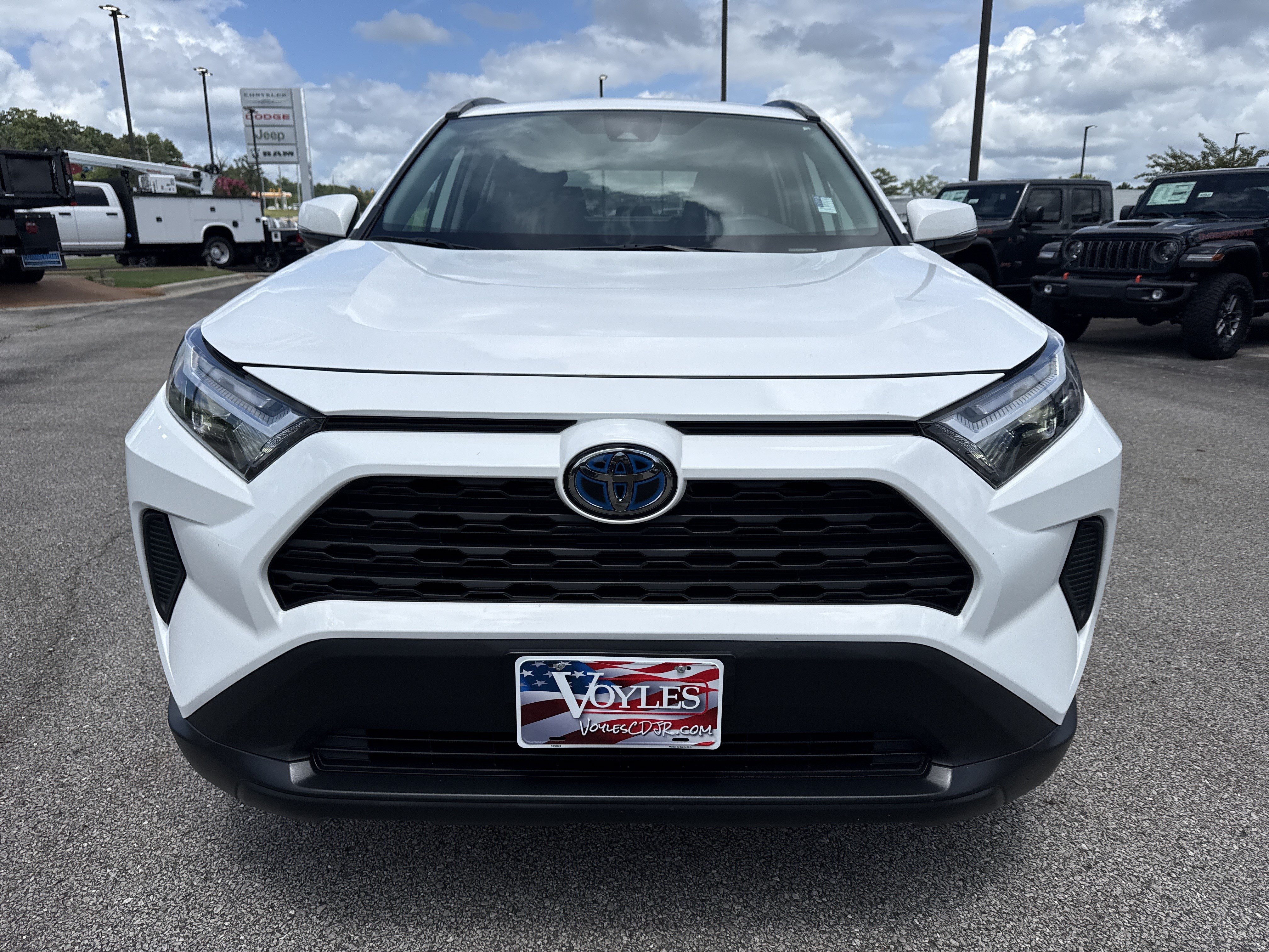Used 2024 Toyota RAV4 XLE AWD/4WD image 2