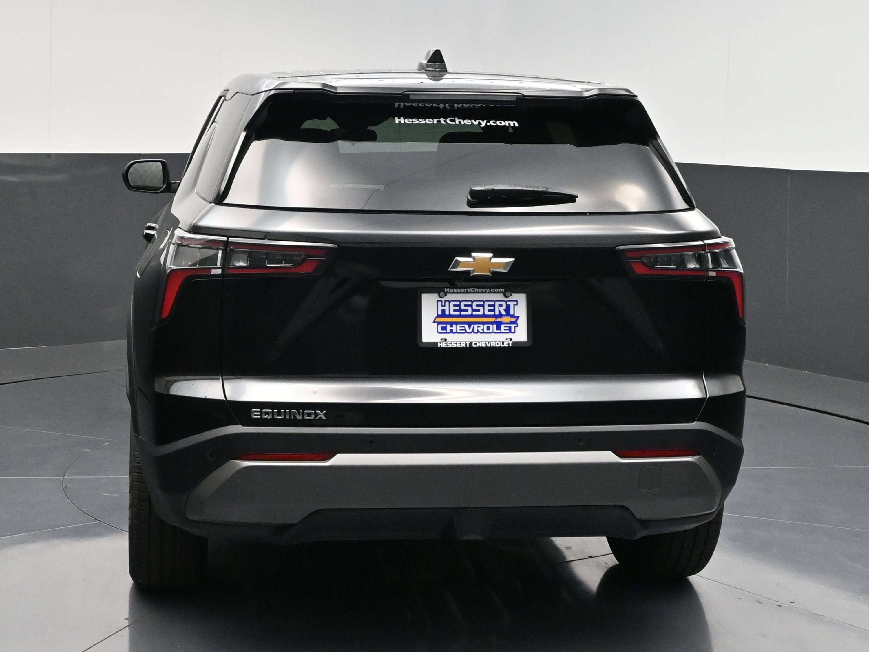 New 2027 Chevrolet Equinox LT w/ Convenience Package II FWD image 7