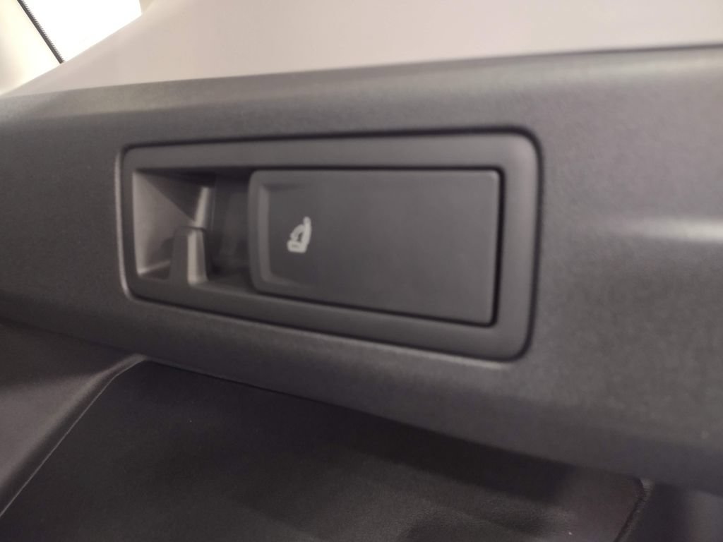 New 2026 Volkswagen Tiguan SE AWD/4WD image 17
