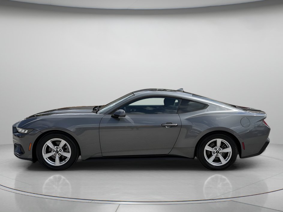 Used 2024 Ford Mustang Coupe RWD image 5