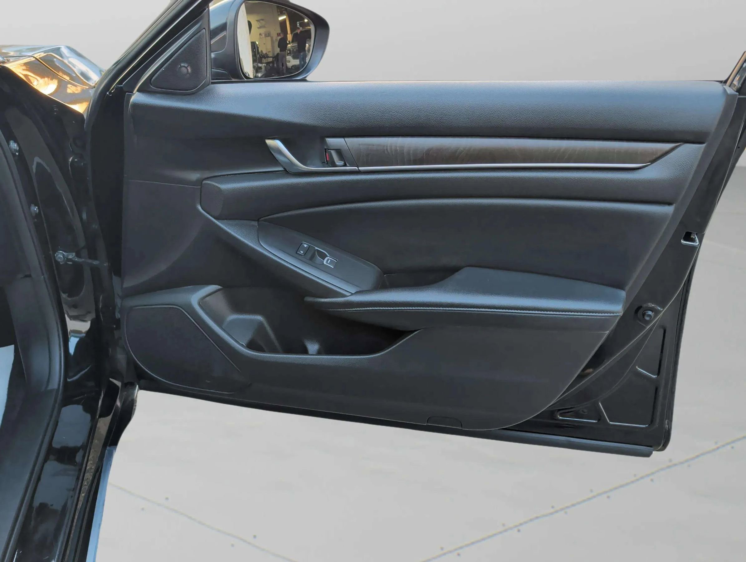 Used 2018 Honda Accord EX-L image 17