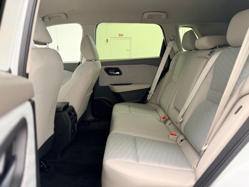 Used 2023 Nissan Rogue SV AWD/4WD image 24