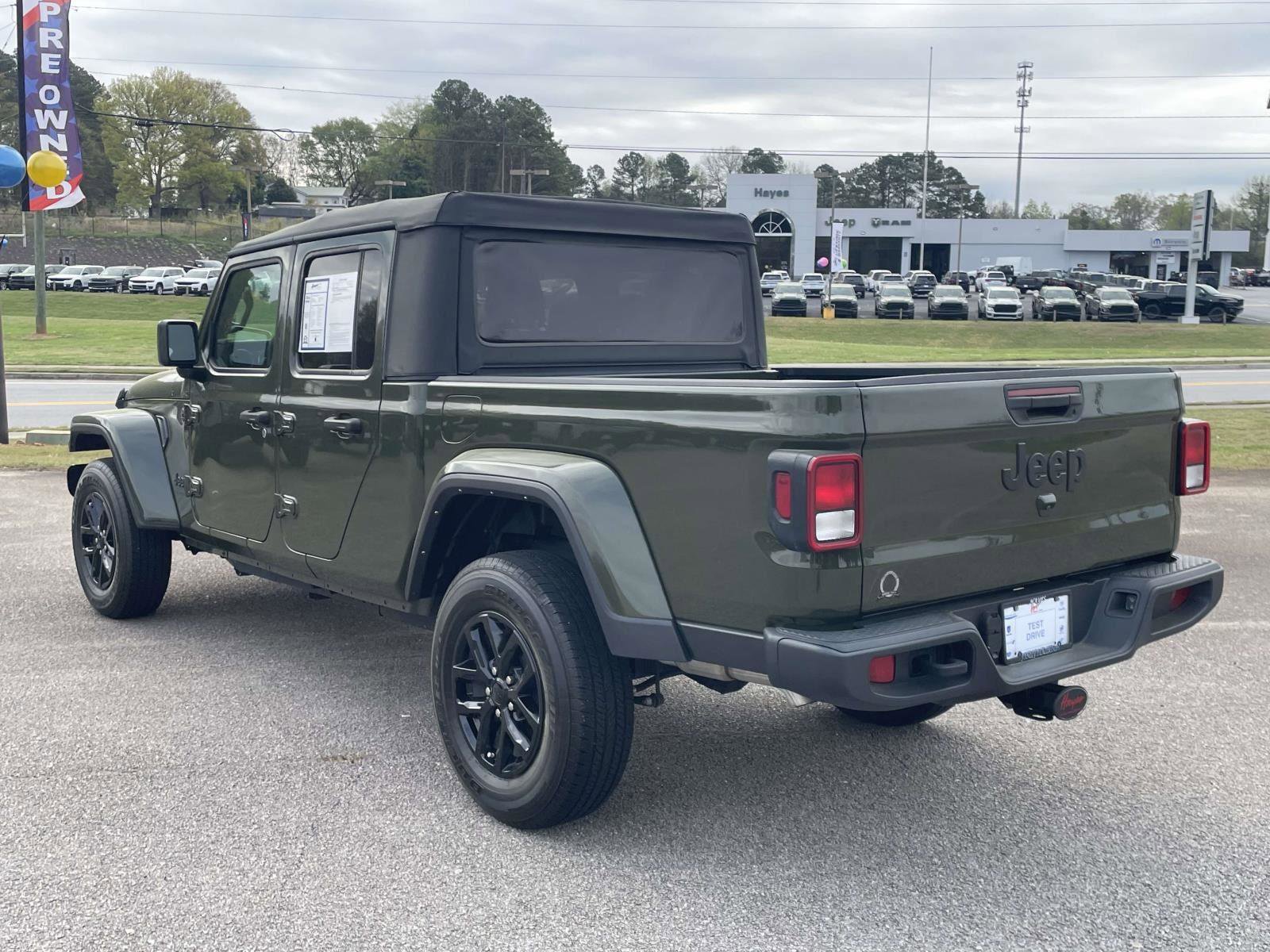 Used 2023 Jeep Gladiator Sport image 23