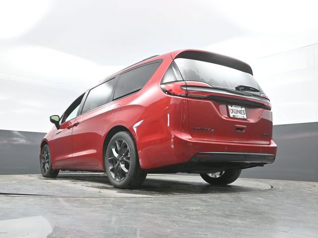 Used 2025 Chrysler Pacifica Limited FWD image 58