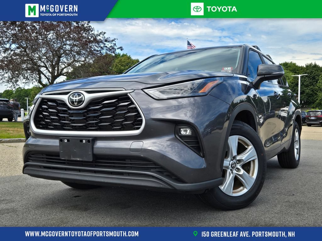 Used 2024 Toyota Highlander LE FWD image 1