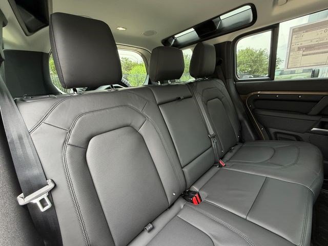 New 2026 Land Rover Defender 110 X-Dynamic SE AWD/4WD image 17