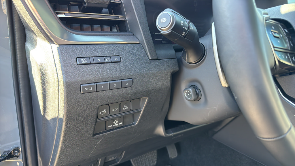 Used 2025 Lexus GX 550 w/ Accessory Package (2T) AWD/4WD image 25