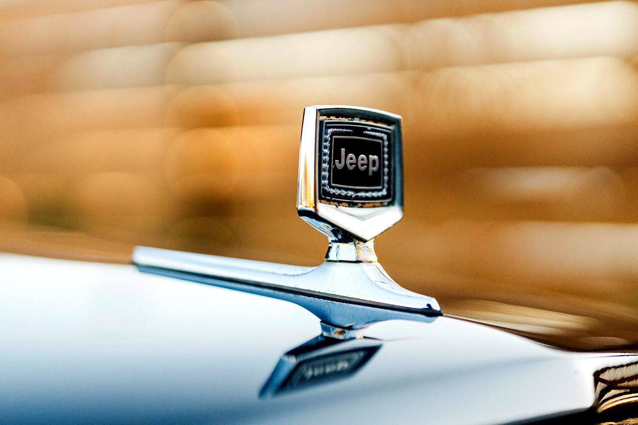 Used 1987 Jeep Grand Wagoneer image 23