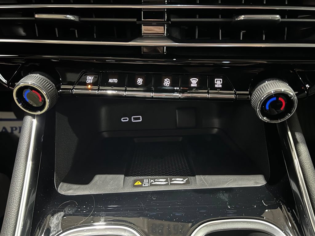 New 2026 Chevrolet Traverse RS w/ LPO, Floor Liner Package AWD/4WD image 38
