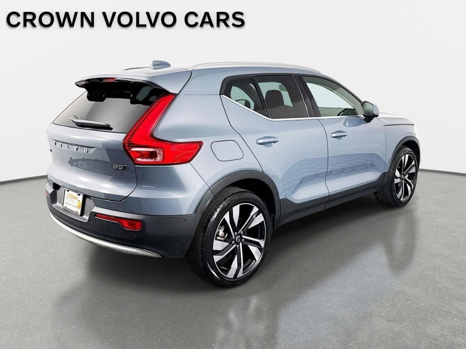 Used 2023 Volvo XC40 B5 Plus w/ Driver Assist Package AWD/4WD image 6