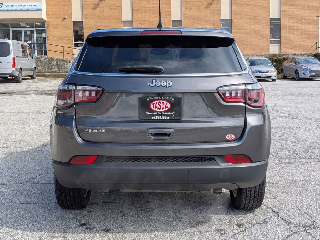 Used 2023 Jeep Compass Sport image 4