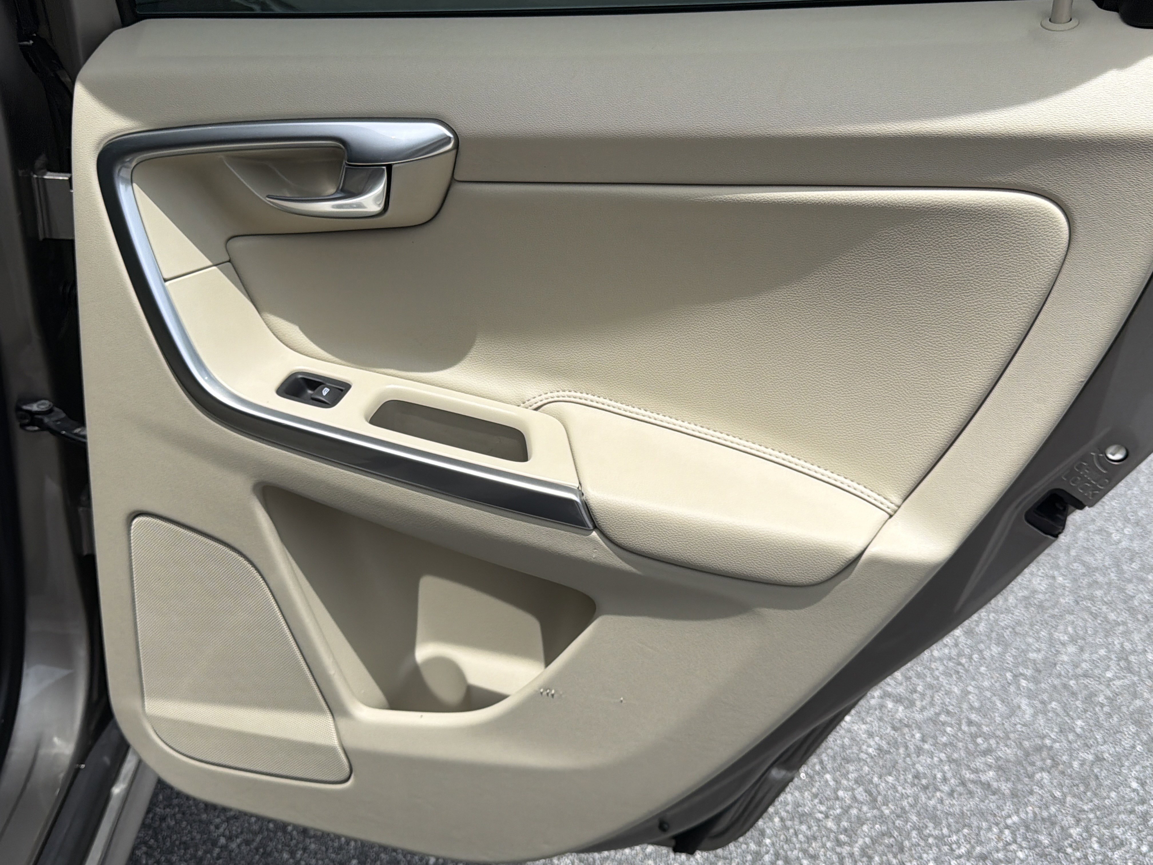 Used 2015 Volvo XC60 T5 Premier w/ Proximity Package FWD image 19