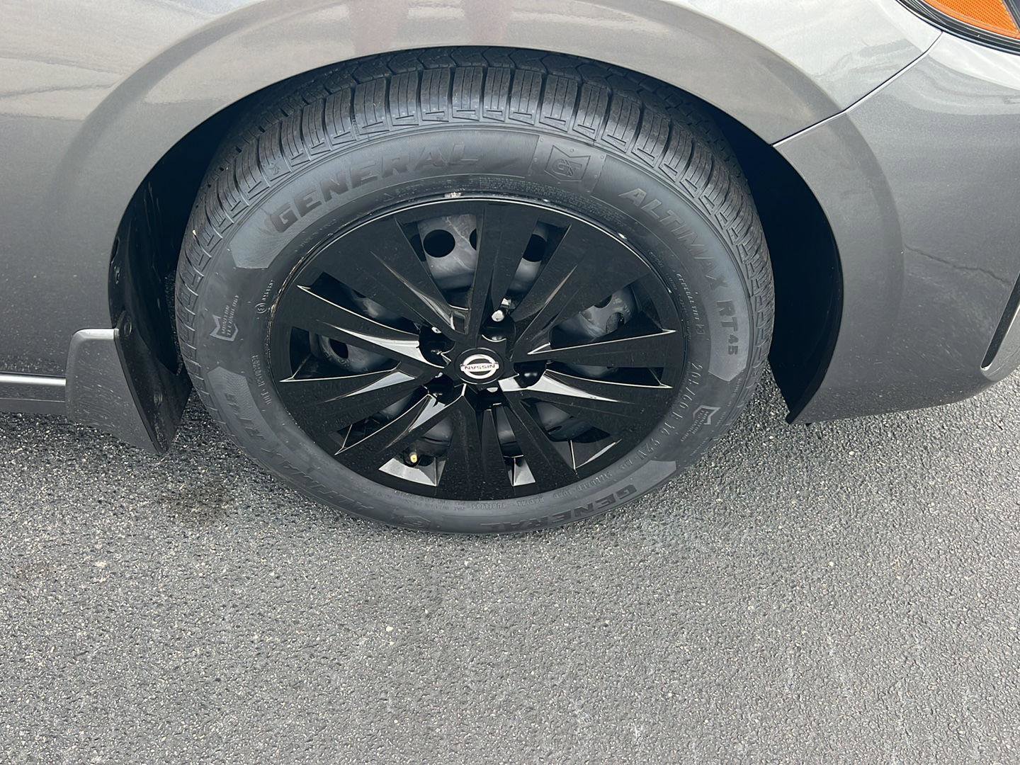 Used 2025 Nissan Sentra S image 39