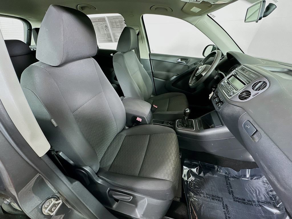 Used 2012 Volkswagen Tiguan S image 30