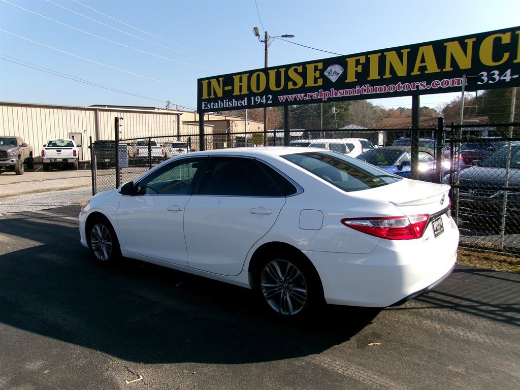 Used 2017 Toyota Camry SE image 11