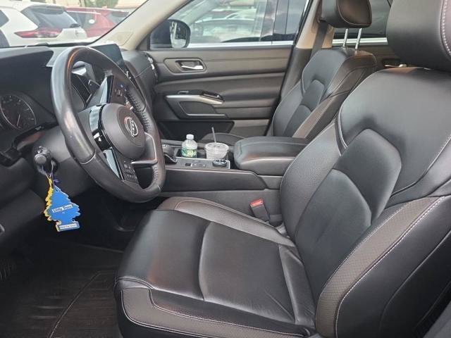 Used 2024 Nissan Pathfinder SL w/ SL Premium Package AWD/4WD image 6