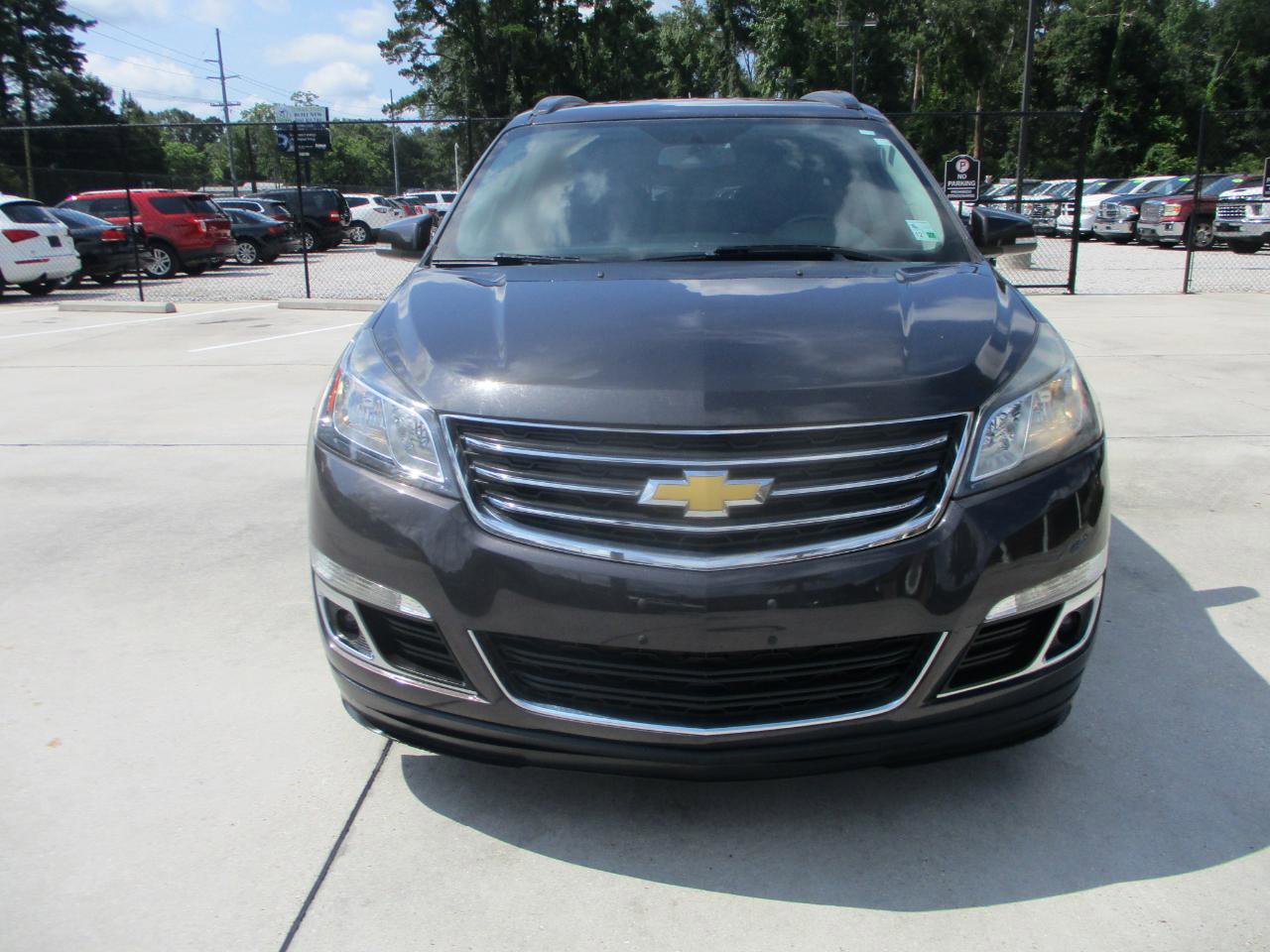 Used 2017 Chevrolet Traverse LT w/ Style and Technology Package FWD image 3